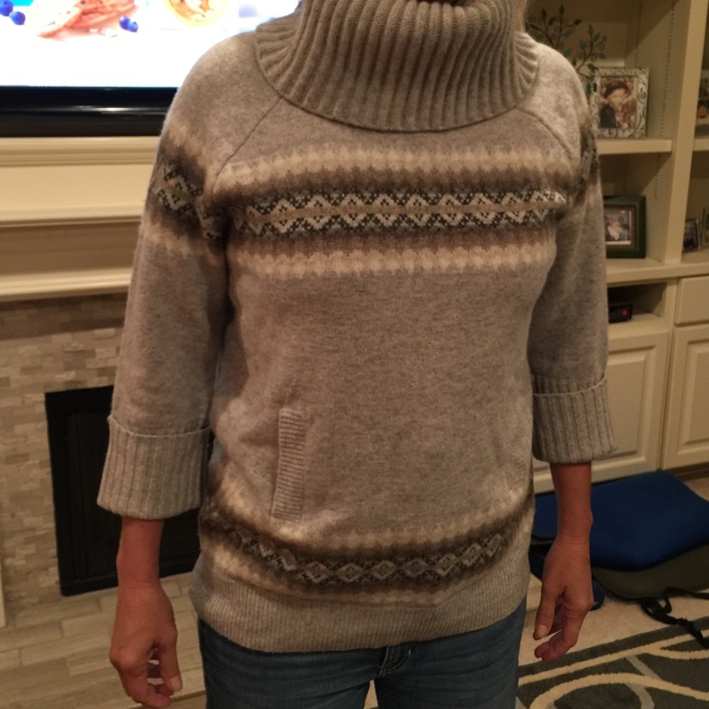 Gap sweater